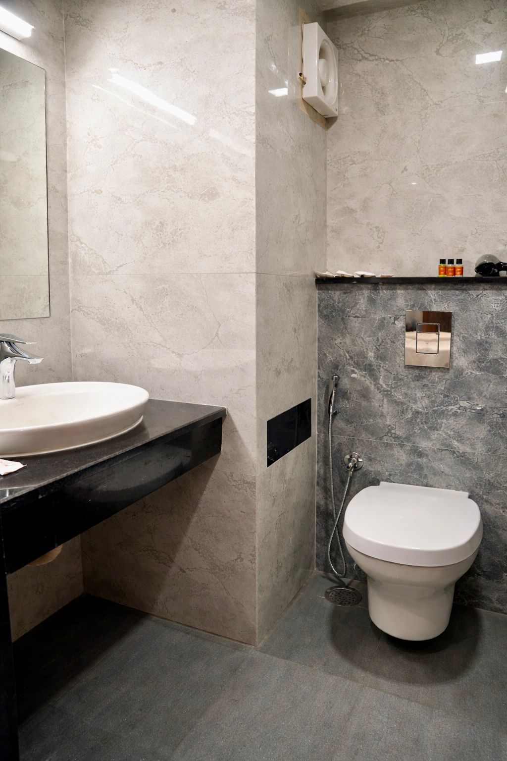 Ensuite bathroom &mdash; Indies 365 Hôtel